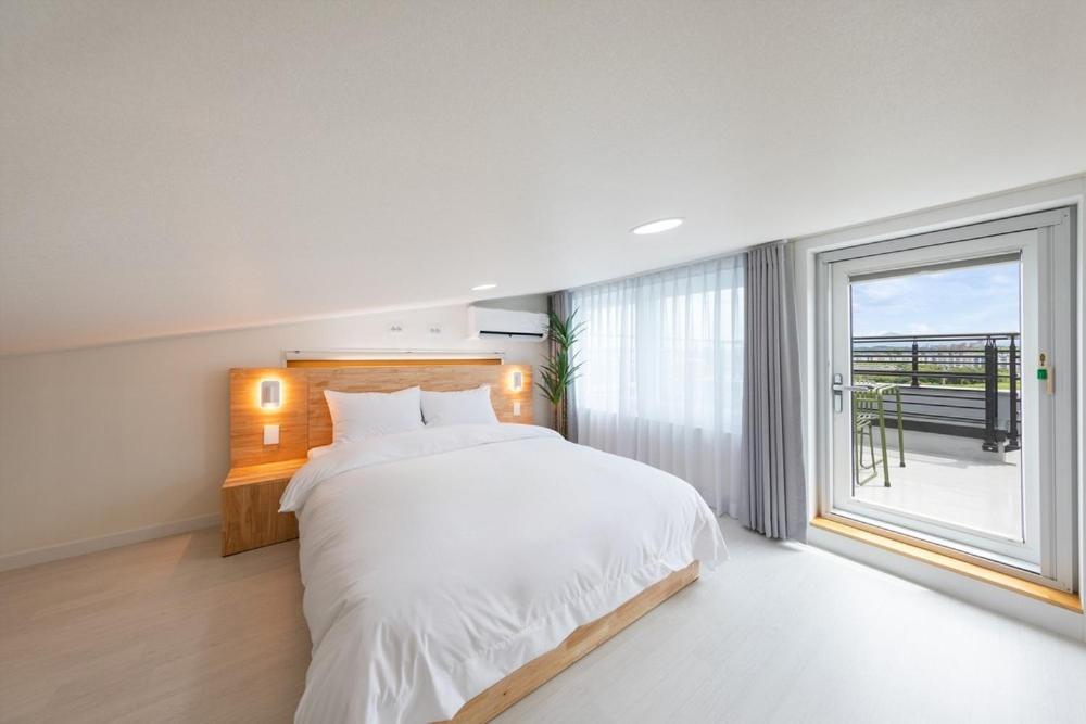 Gangneung Dislo Hotell Rom bilde